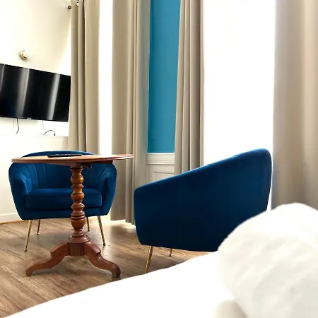 Les Quais מלון 2*