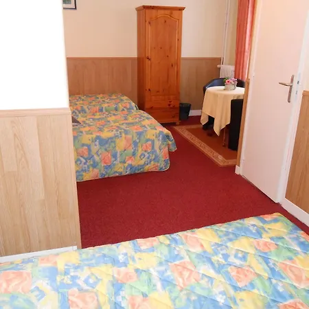 מלון Les Quais 2*