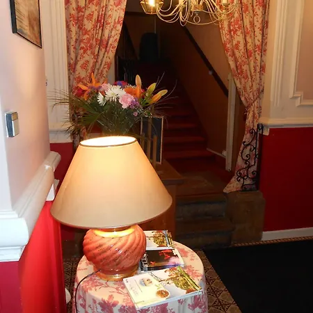 Les Quais מלון 2*