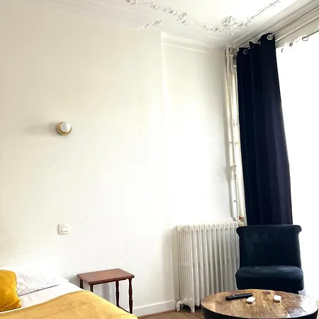 Отель Les Quais 2*