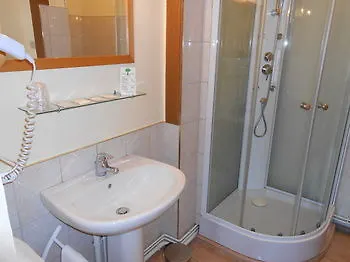 Hotel De La Gare 2*